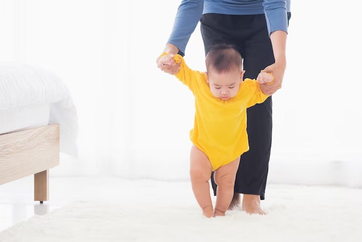 aktivitas bayi 3 bulan, stimulasi fisik bayi, memperkuat otot bayi, tahapan perkembangan motorik bayi, bayi belajar duduk, bayi merangkak, bayi merayap, perkembangan bayi 6 bulan, tips parenting bayi baru lahir